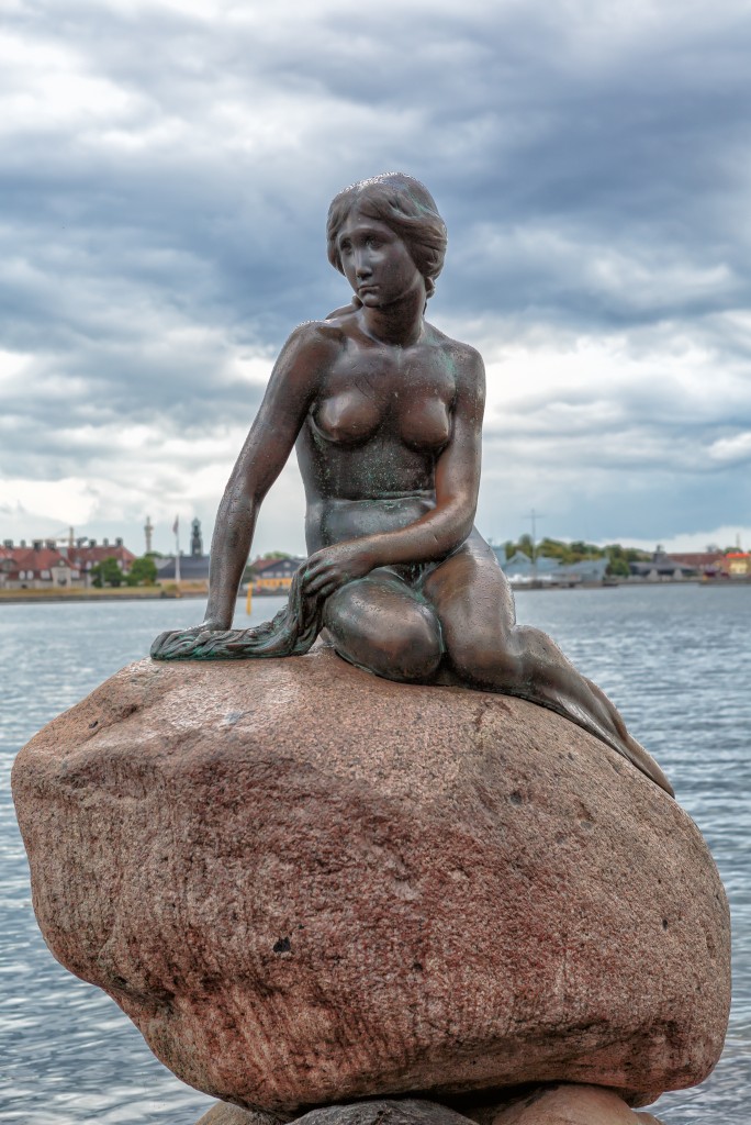 Copenhagen_-_the_little_mermaid_statue_-_2013 (1)