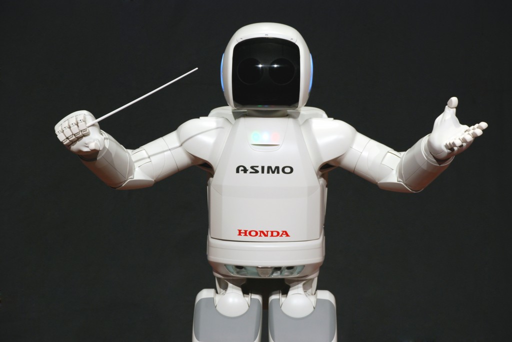 ASIMO_Conducting_Pose_on_4.14.2008