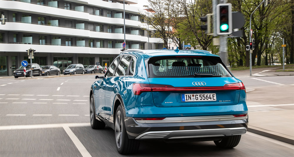 Audi networks with traffic lights in Europe